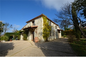 maison situee en campagne à la vente -   32410  CASTERA VERDUZAN, surface 218 m2 vente maison situee en campagne - UBI419108458